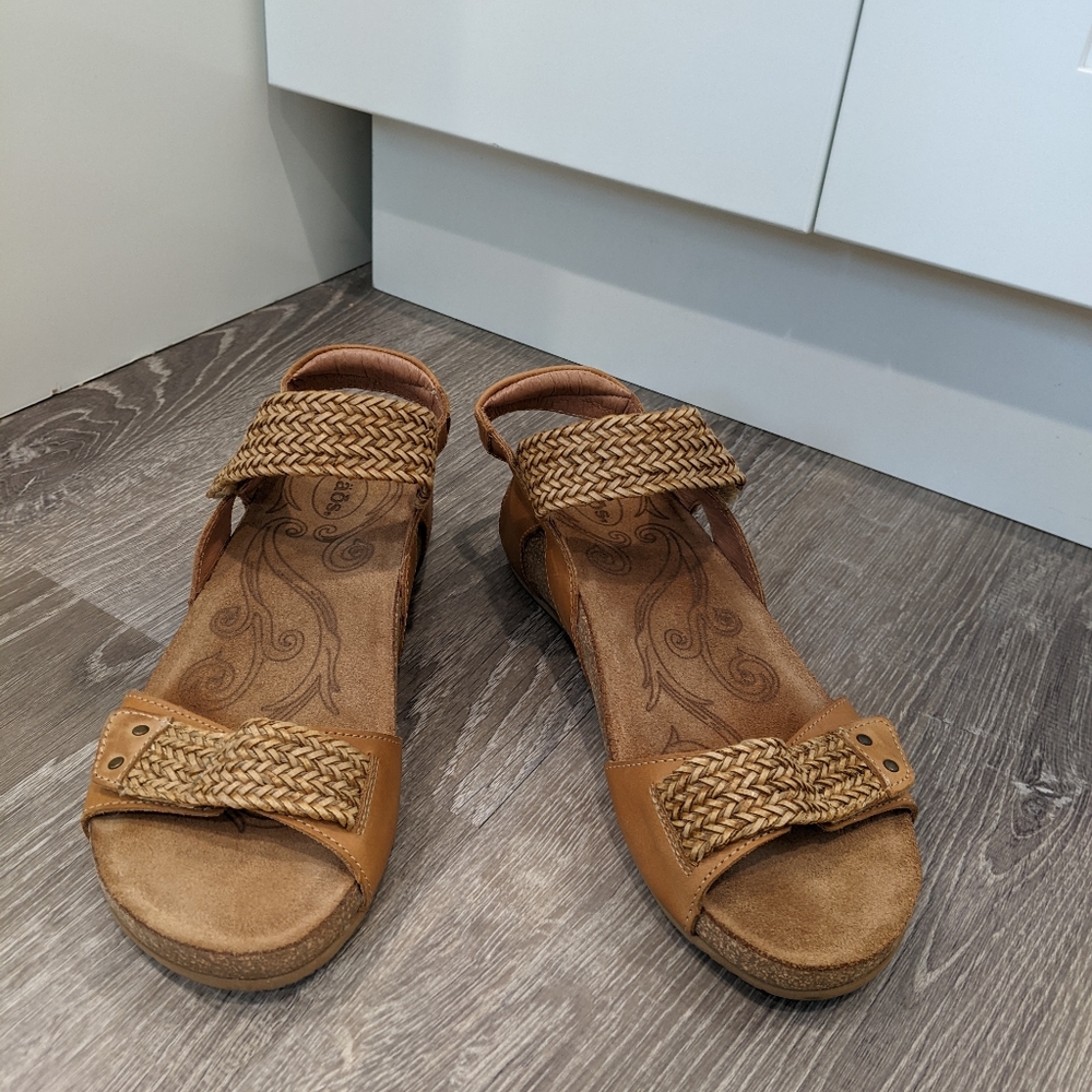Taos sandals